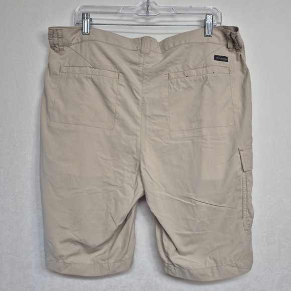 Columbia Mens Size 38W Cargo Shorts Beige Omni Shade Sun Protection Outdoor - Picture 3 of 6